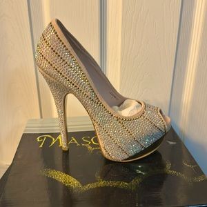 Mascotte high heel in a 7